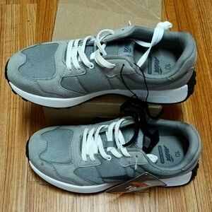Avia Lightweight Women Retro Sneakers with Memory Foam NWT